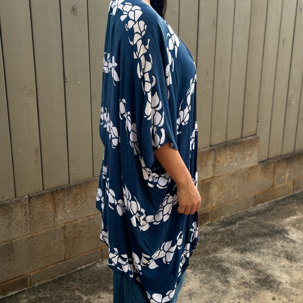 Blue and White Kimono Cardigan Puukenikeni Design - Picture 4 of 4